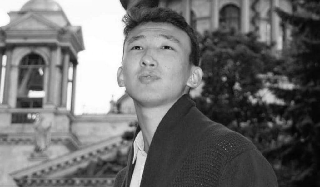 ПРЕЗИДЕНТ ШАРЫНДА ҚАЗА ТАПҚАН ЖАС МҰҒАЛІМНІҢ ЕРЛІГІНЕ ТӘНТІ БОЛДЫ