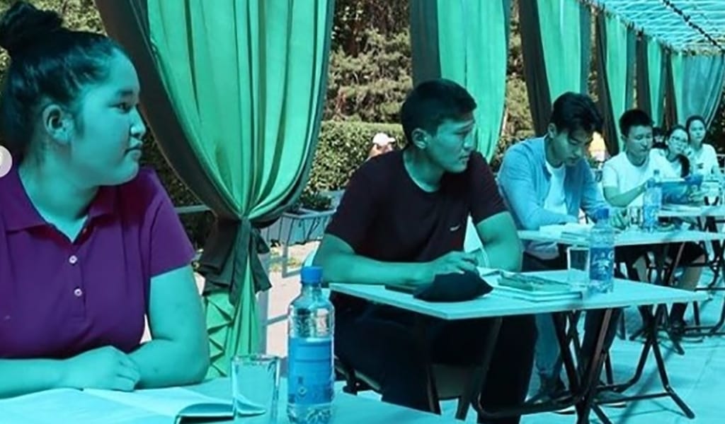 КІТАПХАНАДА «ЖАЗҒЫ ОҚУ АЛАҢЫ» АШЫЛДЫ