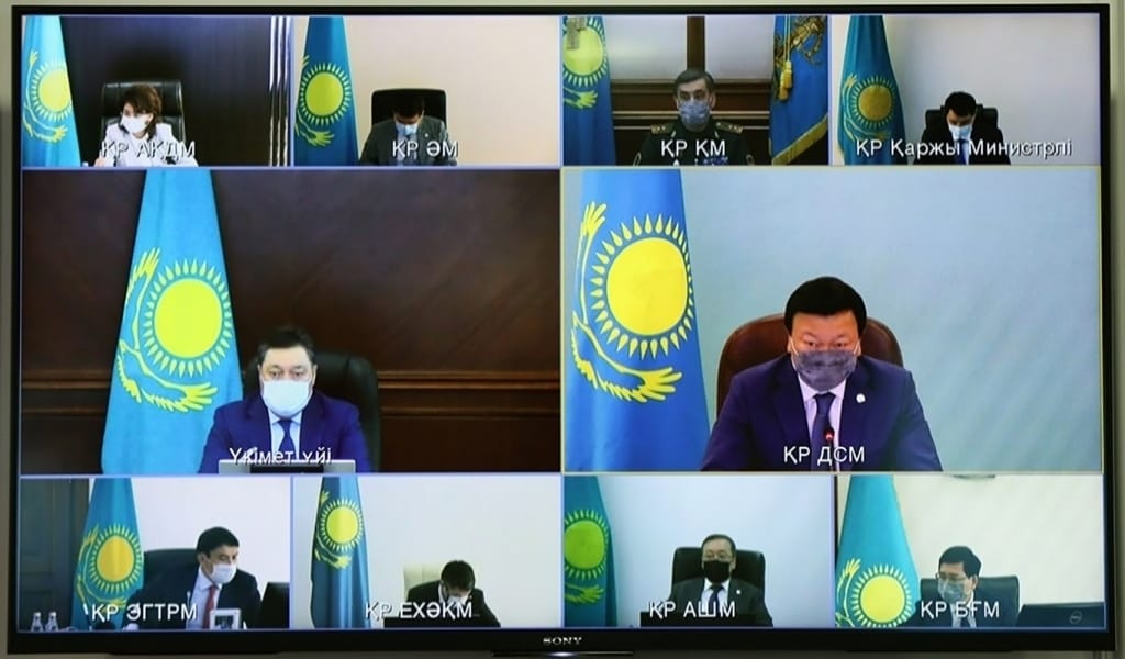 АСҚАР МАМИН: ВАКЦИНАЛАУДЫҢ КӨЛЕМІН АРТТЫРҒАН ЖӨН