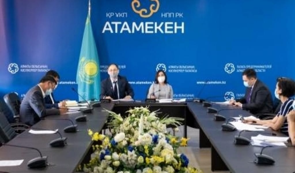 АУДАНДАРДА ДӘРІГЕРДІҢ ЖАЛАҚЫСЫ 250 МЫҢ ТЕҢГЕДЕН ТӨМЕН