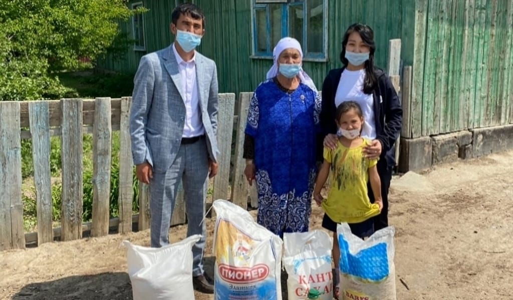 30 ОТБАСЫНА АЗЫҚ-ТҮЛІК СЕБЕТТЕРІН ТАРАТТЫ