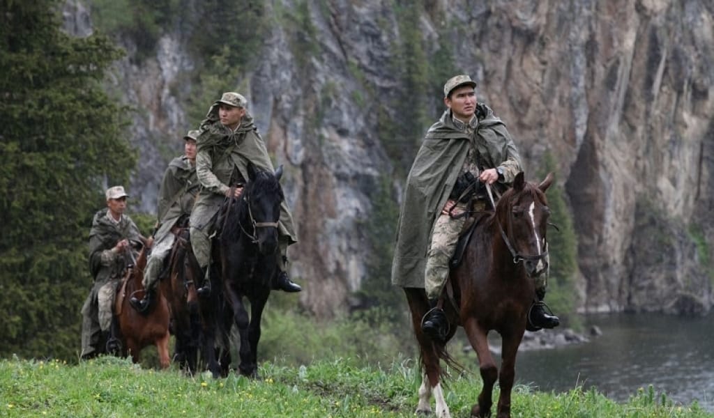 АЛМАТЫ ОБЛЫСЫНЫҢ ШЕКАРАШЫЛАРЫ ЗАҢ БҰЗҒАН БІРНЕШЕ АЗАМАТТЫ ҰСТАДЫ