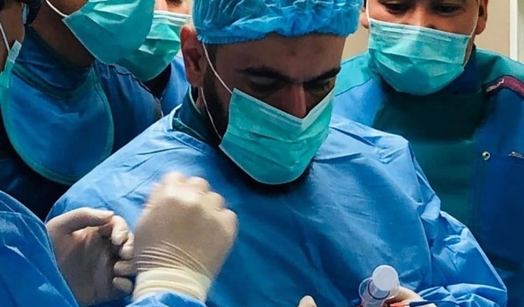 "АДАМНЫҢ ҮМІТ ОТЫН ЖАҒУДАН АРТЫҚ БАҚЫТ ЖОҚ": ХИРУРГПЕН СҰХБАТ