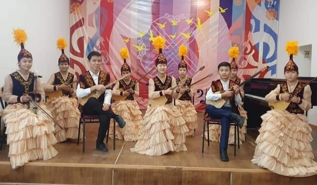 ӨНЕРДІ СҮЙГЕН АДАМ ӨМІРДІ ДЕ СҮЙЕДІ: ШЕЛЕК МУЗЫКА МЕКТЕБІНЕ - 45 ЖЫЛ