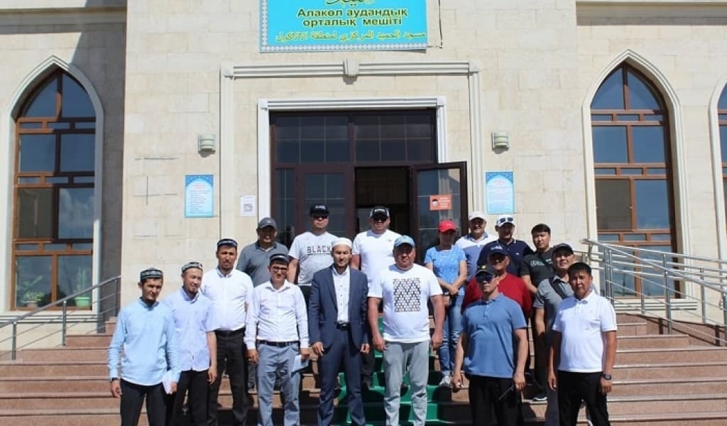 ҚҰРБАН АЙТТА АЛАКӨЛДІК 50 ОТБАСЫНА ҚАРЖЫЛАЙ КӨМЕК КӨРСЕТІЛДІ