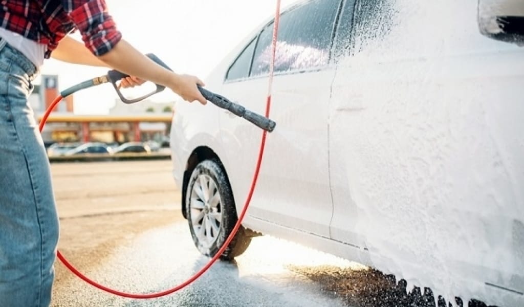 ТАЛҒАРДА КӨЛІК ЖУАТЫН ОРТАЛЫҚТЫҢ ИЕСІ КӨПКЕ КӨМЕГІН ТИГІЗІП ЖҮР