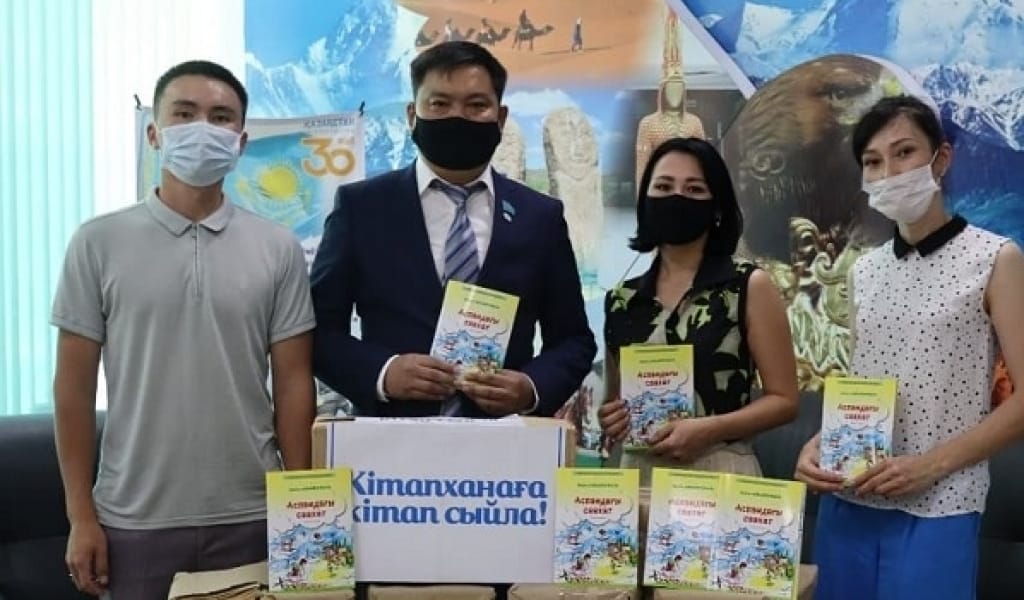 МӘСЛИХАТ ДЕПУТАТТАРЫ "КІТАПХАНАҒА КІТАП СЫЙЛА!" АКЦИЯСЫНА ҚАТЫСТЫ