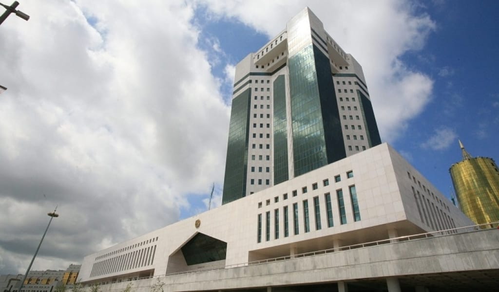 ҮШАУЫСЫМДЫ МЕКТЕПТЕРДІ ҚАЛАЙ АЗАЙТАМЫЗ? ҮКІМЕТ ОТЫРЫСЫ