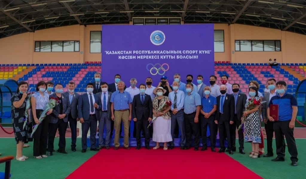 НҰРБАҚЫТ ТЕҢІЗБАЕВ СПОРТ КҮНІНЕ ОРАЙ ҮЗДІКТЕРДІ МАРАПАТТАДЫ