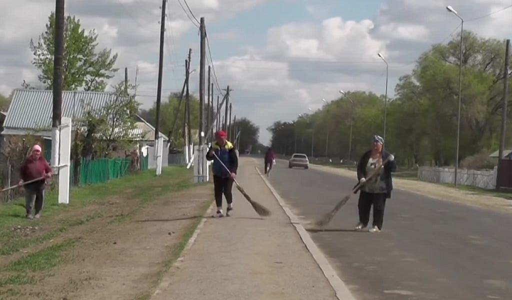 ТОҚАЕВ ТУҒАН АУЫЛДЫҢ КӨШЕЛЕРІ АСФАЛЬТТАЛЫП, ТҰРҒЫНДАР ДӘН РИЗА
