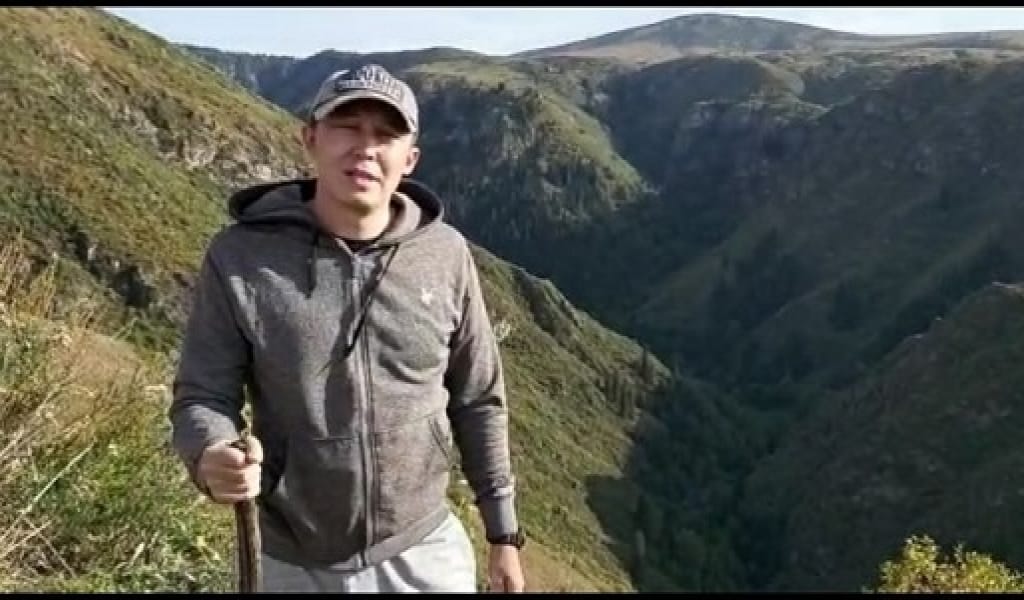 ТЕКЕЛІДЕ 36 ЖАСТАҒЫ ТУРИСТ АЯҒЫН ҚАЙЫРЫП АЛЫП, ТАУ ІШІНДЕ ҚАЛЫП ҚОЙДЫ
