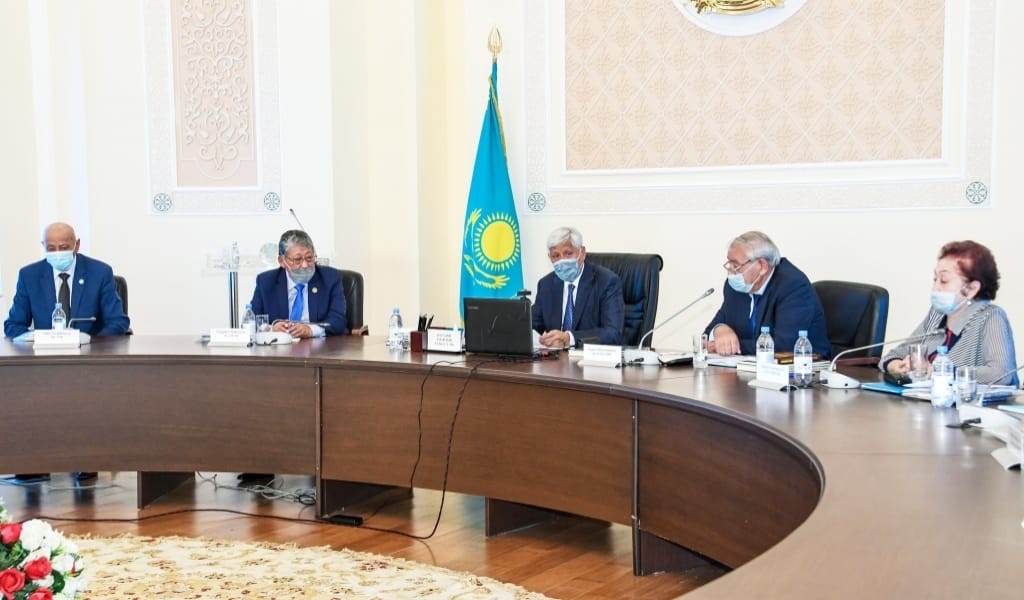 АМАНДЫҚ БАТАЛОВ АРДАГЕРЛЕРДІҢ ЕСЕП БЕРУ ЖИЫНЫНА ҚАТЫСТЫ