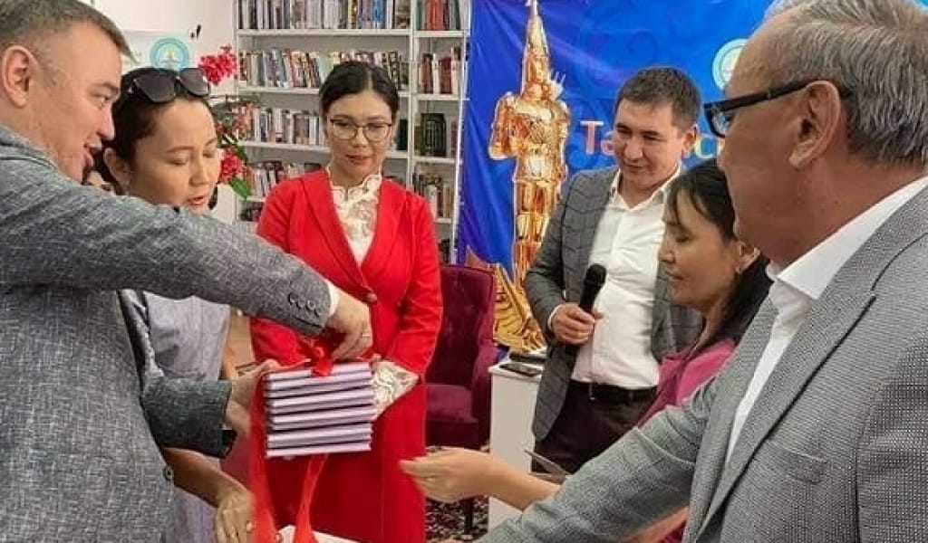 ТАЛДЫҚОРҒАНДА АҚЫН-ЖАЗУШЫЛАР ЖИНАЛЫП, "БІРДЕҢЕНІҢ" ТҰСАУЫН КЕСТІ