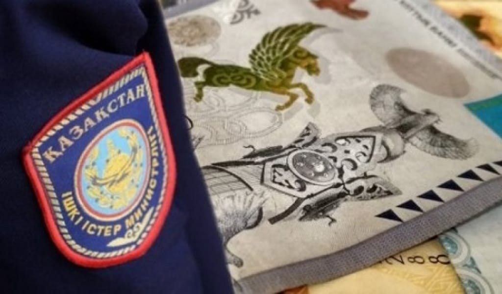 ТАЛҒАРДЫҢ ПОЛИЦЕЙЛЕРІ ЖҮРГІЗУШІДЕН 200 МЫҢ ТЕҢГЕ ПАРА АЛҒАН