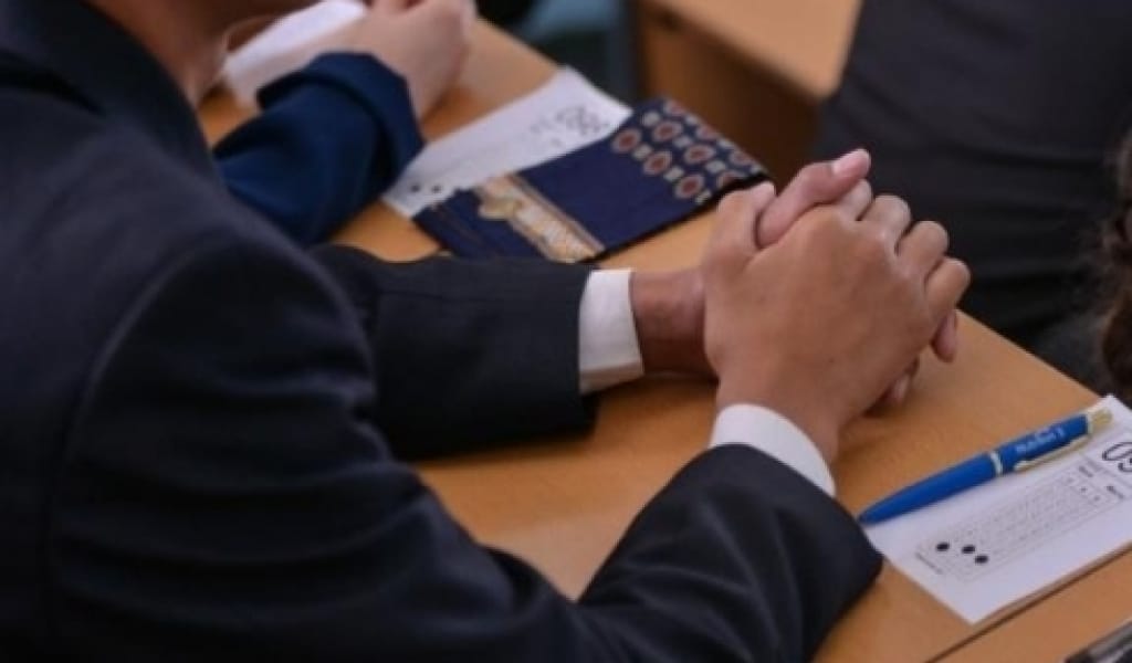 КАРАНТИНДІ ҚАДАҒАЛАЙТЫН ТОПТЫҢ ЕКІ МҮШЕСІ ҚЫЗМЕТІН АСЫРА ПАЙДАЛАНҒАН