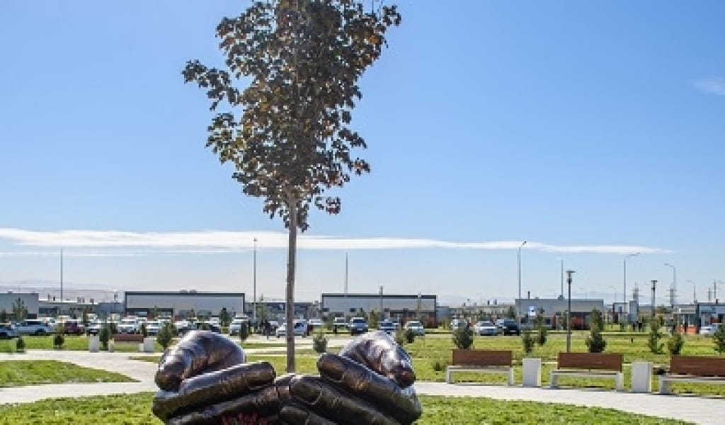 ТАЛДЫҚОРҒАНДА ІНДЕТПЕН КҮРЕСКЕН ДӘРІГЕРЛЕРГЕ ЕСКЕРТКІШ ҚОЙЫЛДЫ