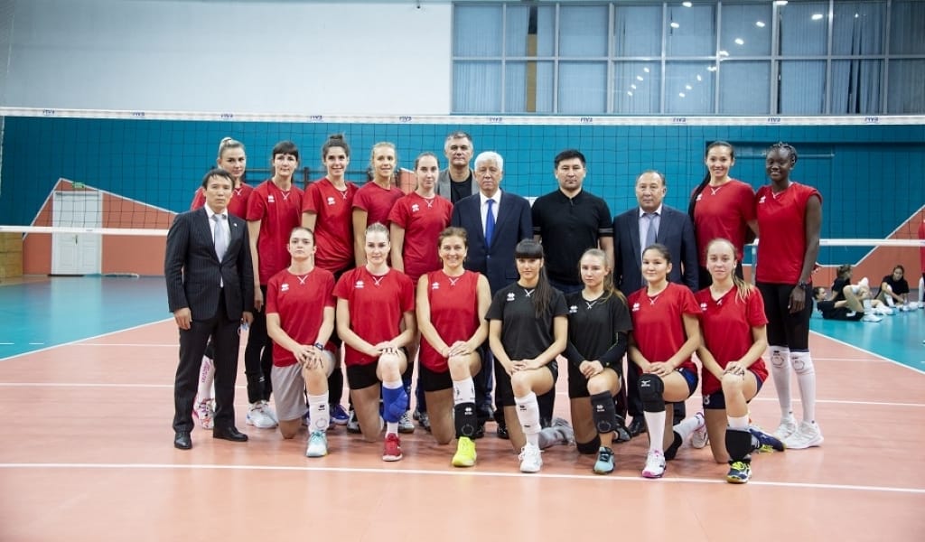 АМАНДЫҚ БАТАЛОВ ЖЕТІСУЛЫҚ ВОЛЕЙБОЛШЫЛАРҒА СӘТТІЛІК ТІЛЕДІ