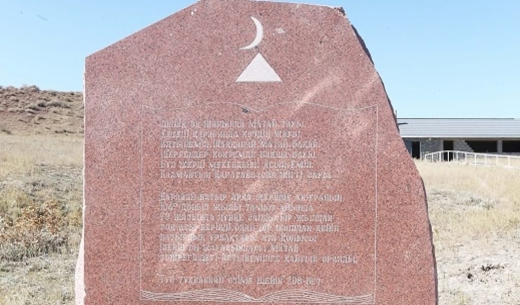 КЕРБҰЛАҚ АУДАНЫНДА ҚАРАСАЙ БАТЫРДЫҢ ҰРПАҚТАРЫНА БЕЛГІТАС ҚОЙЫЛДЫ