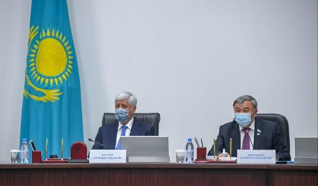 МӘСЛИХАТТЫҢ КЕЗЕКТІ СЕССИЯСЫНДА АМАНДЫҚ БАТАЛОВТЫҢ ЕСЕБІ ТЫҢДАЛДЫ