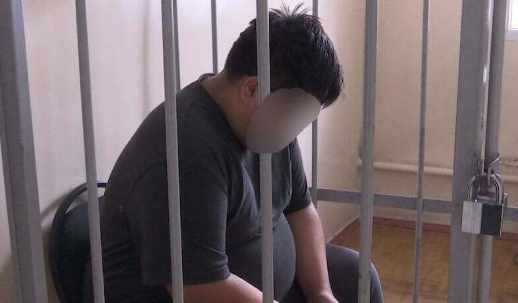 ПЫШАҚ СҰҒЫП, АҚШАСЫН АЛЫП КЕТКЕН. ҚАНЫПЕЗЕР КӨЛІК САТУШЫ ҰСТАЛДЫ