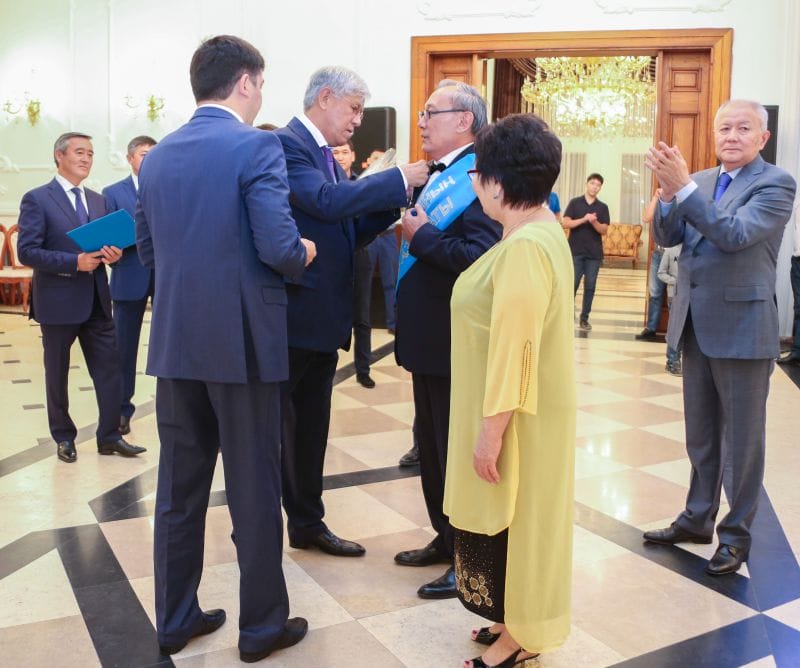 Ақынын ардақтаған ел