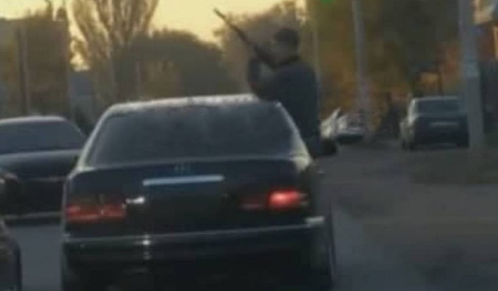 ҚАСКЕЛЕҢДЕ АСПАНҒА ОҚ АТЫП ЕСІРГЕН ЕР АДАМНЫҢ ҮСТІНЕН ІС ҚОЗҒАЛДЫ