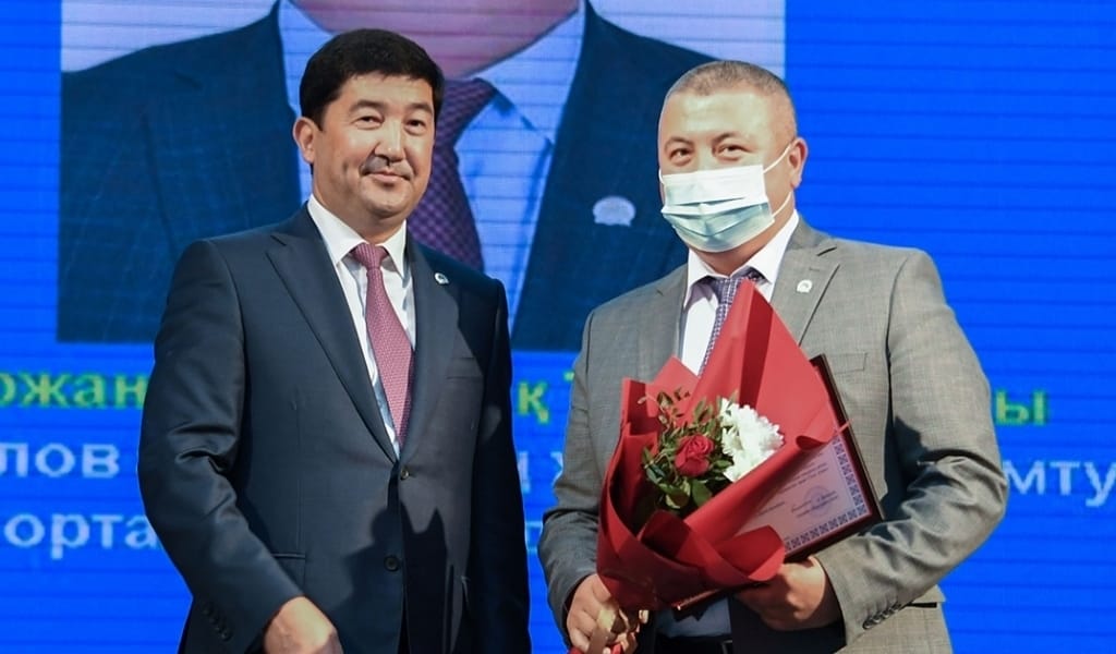 ОБЛЫС ӘКІМІНІҢ ОРЫНБАСАРЫ ӘЛЕУМЕТ ҚЫЗМЕТКЕРЛЕРІН МАРАПАТТАДЫ