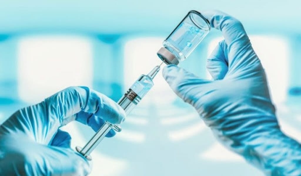 ТҰМАУҒА ҚАРСЫ ТЕГІН ВАКЦИНА НЕСІМЕН ТИІМДІ? КІМДЕР САЛДЫРЫП ЖАТЫР?