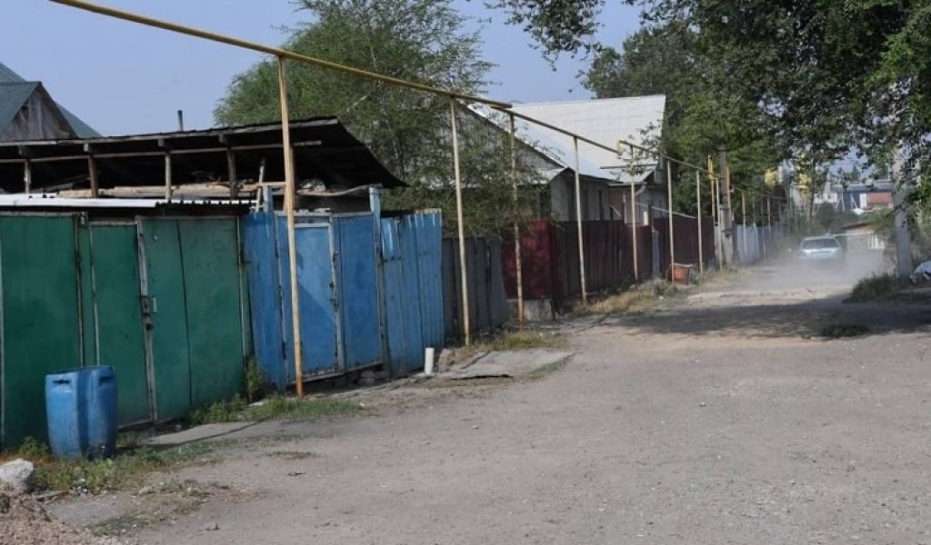 ЖАРЫҚ ЖОҚ! ЕҢБЕКШІҚАЗАҚ АУДАНЫНДА САЯЖАЙ ТҰРҒЫНДАРЫ КӨТЕРІЛДІ