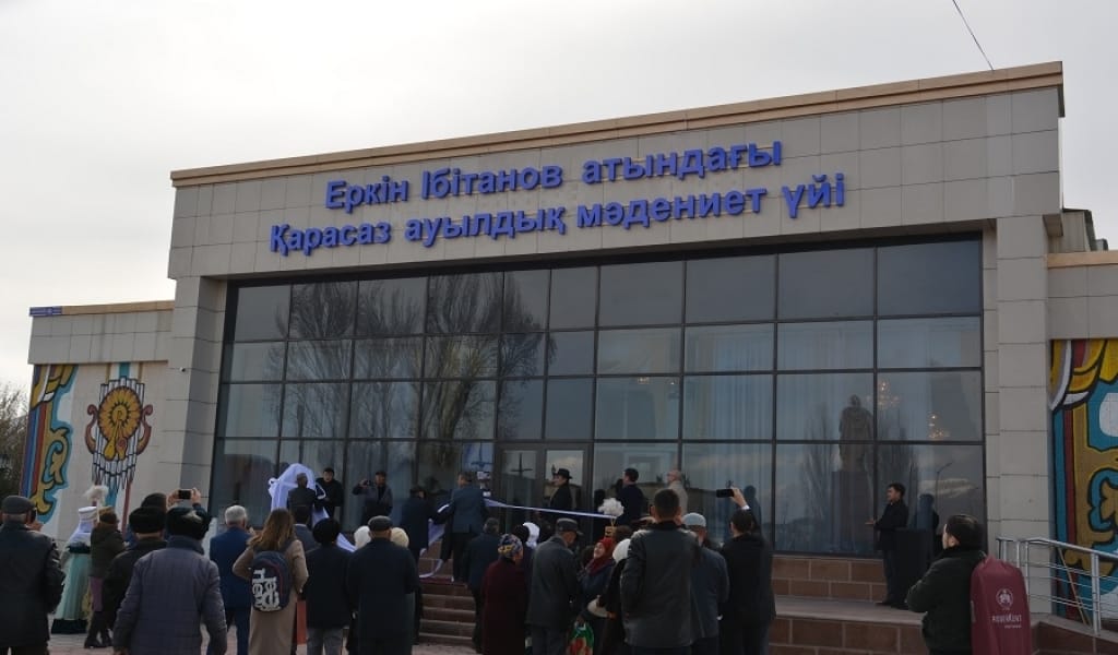 ЕРКІН ІБІТАНОВТІҢ АТЫ БЕРІЛДІ: РАЙЫМБЕК АУДАНЫНДАҒЫ ҚУАНЫШТЫ ЖАҢАЛЫҚ