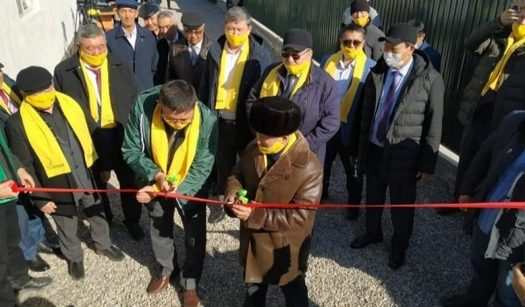 ЖАРКЕНТТЕ "АУЫЛ" ПАРТИЯСЫНЫҢ МҮШЕСІ БЕС ОТБАСЫНА ҮЙ ТАРТУ ЕТТІ