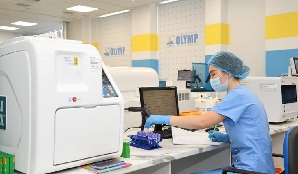 АМАНДЫҚ БАТАЛОВ: "ЖЫЛ СОҢЫНА ДЕЙІН ТАҒЫ 64 ДӘРІГЕРГЕ ПӘТЕР БЕРІЛЕДІ"