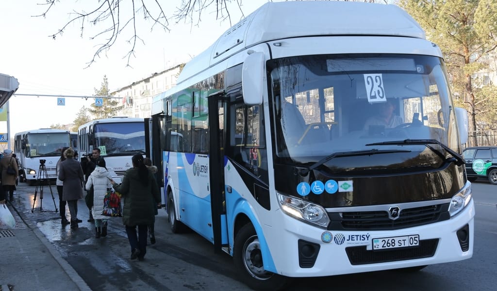 ЖАҢА АВТОБУСТАР – ЖАЙЛЫ ҚЫЗМЕТ