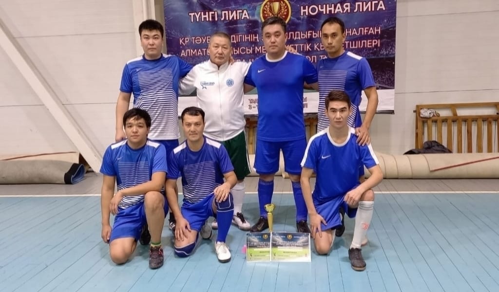 МЕМЛЕКЕТТІК ҚЫЗМЕТШІЛЕР ТҮН ІШІНДЕ ЖИНАЛЫП, ФУТБОЛ ОЙНАДЫ