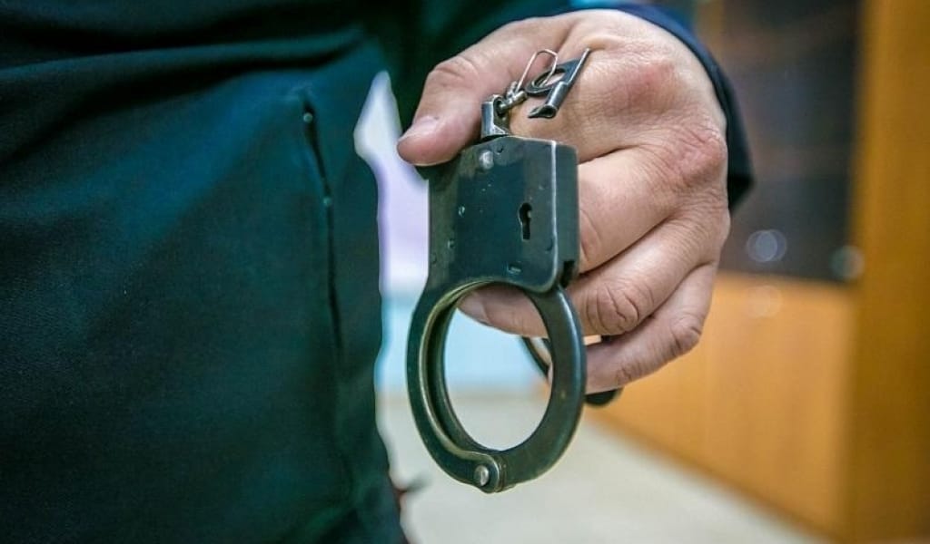 ҚЫТАЙМЕН ШЕКАРАДА ЖАЛҒАН ҚҰЖАТ РӘСІМДЕГЕН ҚЫРҒЫЗ АЗАМАТЫ ҚОЛҒА ТҮСТІ