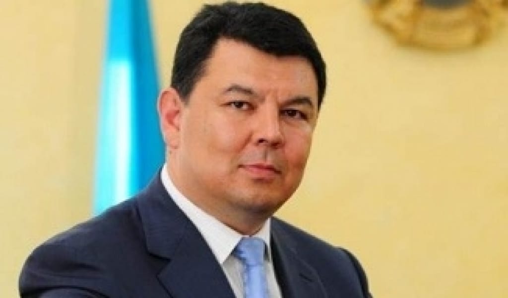 ҚАНАТ БОЗЫМБАЕВ ТҰҢҒЫШ ПРЕЗИДЕНТ КҮНІНЕ ОРАЙ ІЗГІ ТІЛЕГІН ЖЕТКІЗДІ