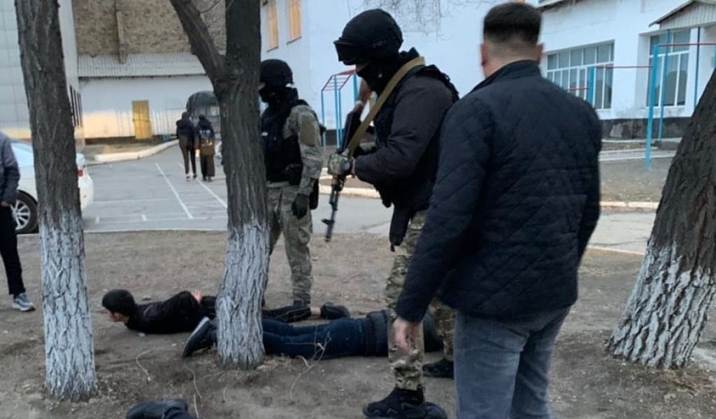 ТАПАНШАСЫ БАР ЖАС ЖІГІТ БІР ЖЫЛ БОЙЫ АҚША БОПСАЛАУМЕН АЙНАЛЫСҚАН