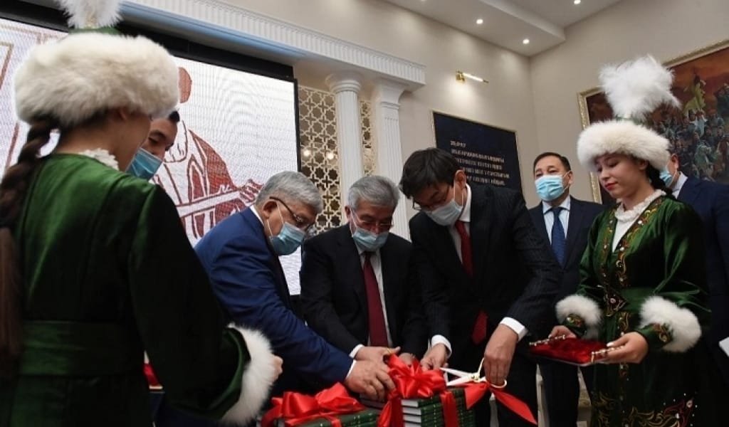 ЖАМБЫЛДЫҢ 175 ЖЫЛДЫҒЫНА ОРАЙ ЖАҢА ЖИНАҚ ОҚЫРМАНҒА ЖОЛ ТАРТТЫ