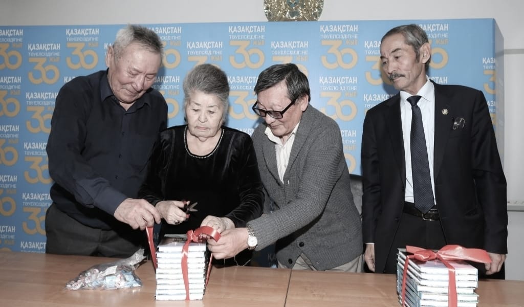 ТАЛДЫҚОРҒАНДА ӨНЕРПАЗ ҚАРТТАР ТУРАЛЫ ЖАҢА КІТАП ЖАРЫҚ КӨРДІ