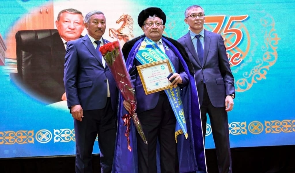 ЖАЗУШЫ ЖАҚЫПЖАН НҰРҒОЖАЕВҚА ЖЕРЛЕСТЕРІ СЫЙ-ҚҰРМЕТ КӨРСЕТТІ