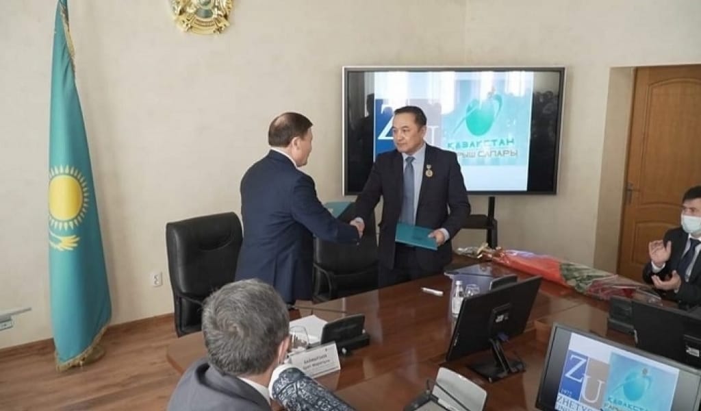 ЖЕТІСУ УНИВЕРСИТЕТІ ҚАЗАҚТЫҢ ҮШІНШІ ҒАРЫШКЕРІМЕН КЕЛІСІМГЕ ОТЫРДЫ