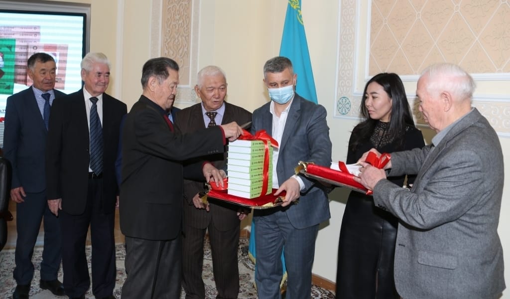 ҚАЗАҚТЫҢ ТҰҢҒЫШ ТАРИХШЫСЫ ТУРАЛЫ ТӨРТ КІТАП ТАНЫСТЫРЫЛДЫ