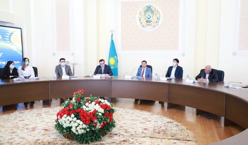ПРЕЗИДЕНТ ИНСТИТУТЫ ҚАЛАЙ ҚАЛЫПТАСТЫ? ТІЛ САРАЙЫНДАҒЫ ЖИЫН