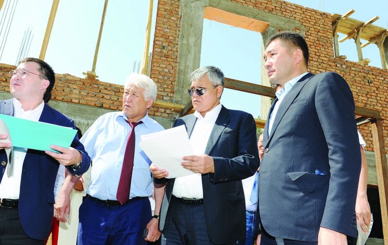 ҚҰРЫЛЫС ЖҰМЫСТАРЫМЕН ТАНЫСТЫ