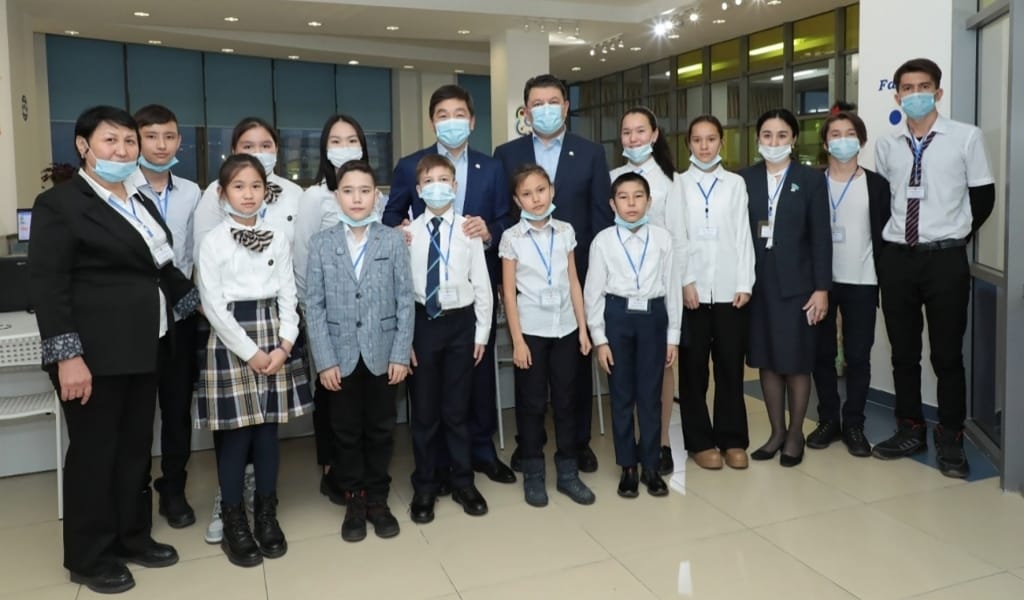 БАУЫРЖАН БАЙБЕК АЛМАТЫ ОБЛЫСЫНЫҢ ДАРЫНДЫ БАЛАЛАРЫМЕН КЕЗДЕСТІ