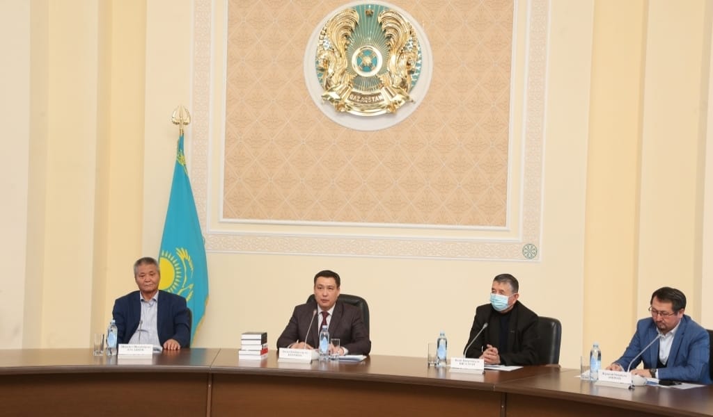 ҚАЗІРГІ ҚАЗАҚ ҚОҒАМЫНДА ЕКІ ТҮРЛІ ТОП БАР. ТАҒЫ ДА ТІЛ МӘСЕЛЕСІ СӨЗ БОЛДЫ