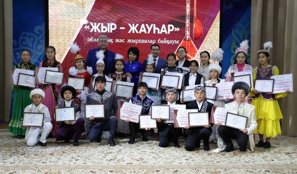 ТАЛДЫҚОРҒАНДА БАТЫРЛАР ЖЫРЫН ЖАТҚА АЙТАТЫН ОҚУШЫЛАР МАРАПАТТАЛДЫ