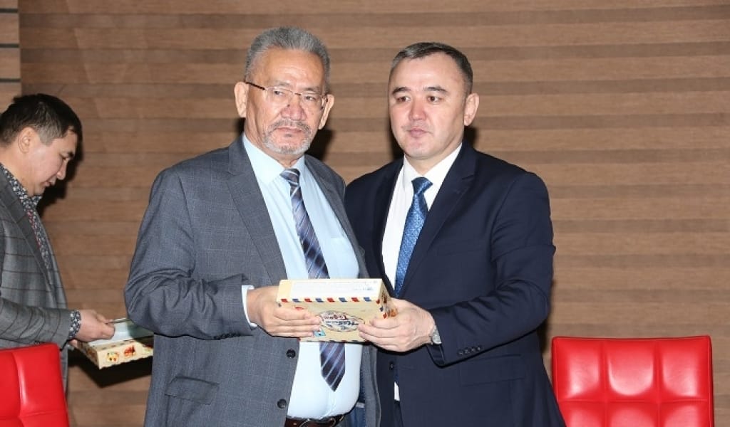 МӘДЕНИЕТ БАСҚАРМАСЫ ЖЕТІСУЛЫҚ ҚАЛАМГЕРЛЕРГЕ СЫЙ-СИЯПАТ БЕРДІ