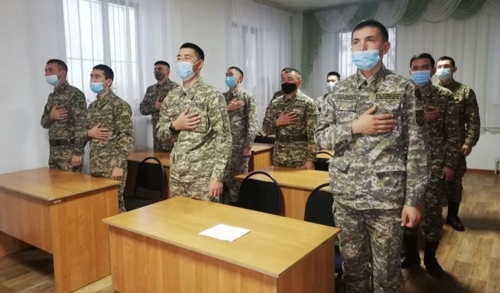 ӘСКЕРИ ГАРНИЗОНДА ӨЛЕҢ ОҚЫЛЫП, ПАТРИОТТЫҚ ӘНДЕР ШЫРҚАЛДЫ