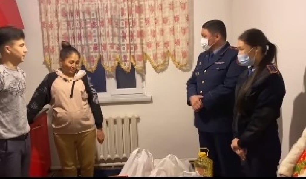 ПОЛИЦИЯ ДЕПАРТАМЕНТІ ЖЕТІ БАЛАСЫ БАР ЖАЛҒЫЗБАСТЫ АНАҒА КӨМЕКТЕСТІ